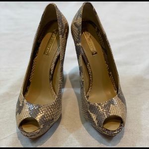 BCBG MAXAZRIA snake print heels pumps